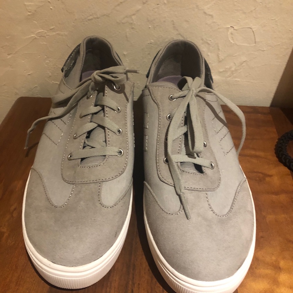 Dr. SCHOLL’s Soft Gray Dispatch sneaker NWT 9.5